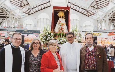 Homenaje a la Virgen de los Desamparados en el Mercado Central de València