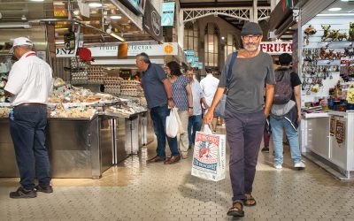 El Mercado Central se suma a la campaña de Confecomerç que pone el acento en la importancia de cuidar el comercio de proximidad en la situación actual