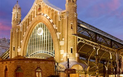 Los establecimientos del Mercado de Colón cerrarán sus puertas el martes 28 de marzo de 8 a 14 horas en protesta por la ubicación del mercadillo semanal en la calle Martínez Ferrando