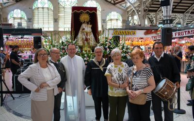 Homenaje a la Virgen de los Desamparados en el Mercado Central