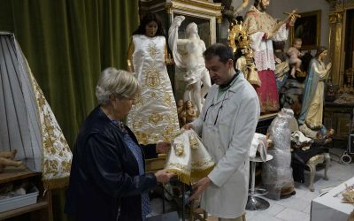 La Verge del Mercat llueix en tota la seua esplendor després d’una minuciosa restauració a càrrec de l’artista especialitzat en art sacre Pedro José Arrúe