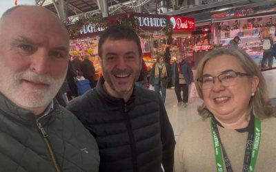 José Andrés, recién elegido embajador de mercados en los premios METRAE 2025, disfruta de un día de compras en el Mercado Central de València